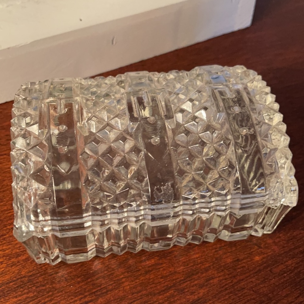 Trunks & Bags Crystal Treasure Chest Jewel Box with Lid